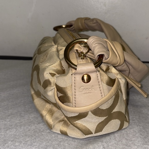 Coach 2008 Beige and Gold Shoulder Bag EUC rose gold hardware - Picture 14 of 14